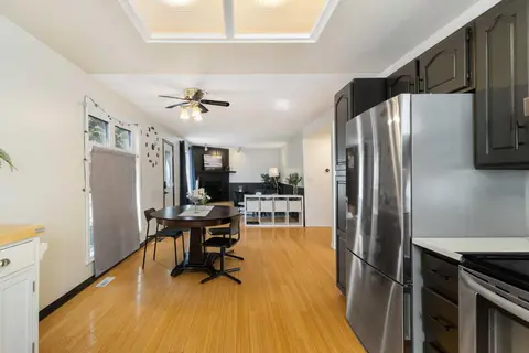 6907 6 Street SW photo 9