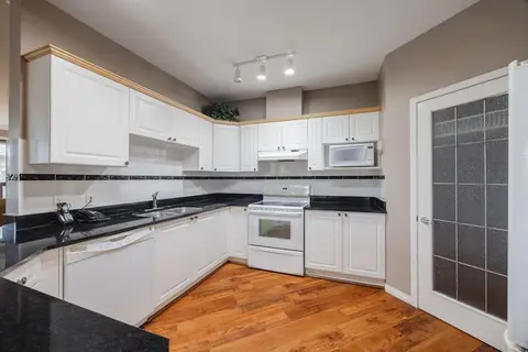 1306, 1306 Lake Fraser Court SE photo 5