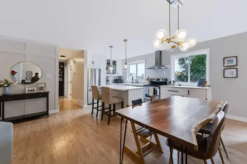 115 Flavelle Road SE photo 10