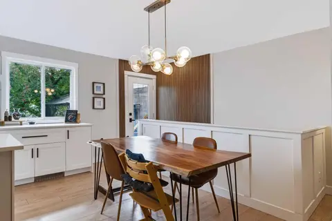 115 Flavelle Road SE photo 17