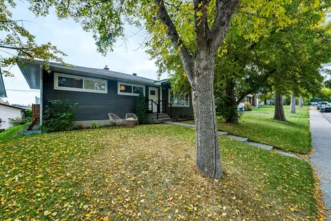 115 Flavelle Road SE photo 2