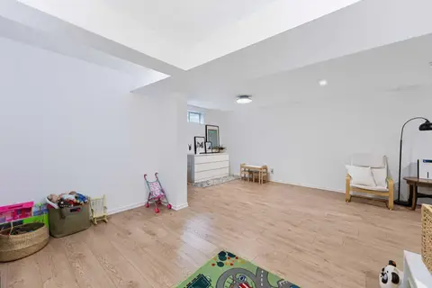 115 Flavelle Road SE photo 30