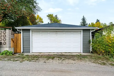 115 Flavelle Road SE photo 42