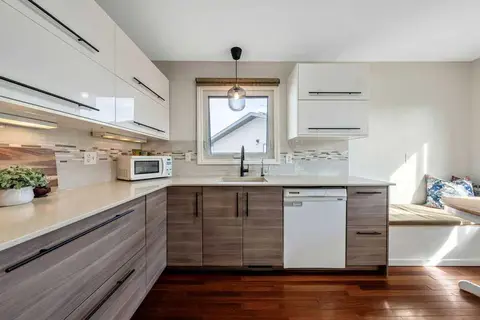 218A Allan Crescent SE photo 12