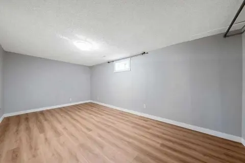 218A Allan Crescent SE photo 27
