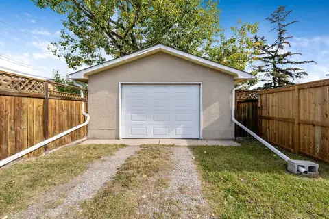 218A Allan Crescent SE photo 34