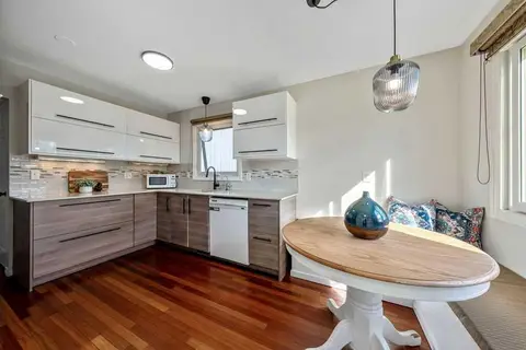 218A Allan Crescent SE photo 8