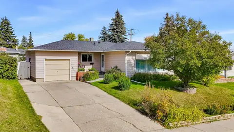 704 75 Avenue SW, Calgary