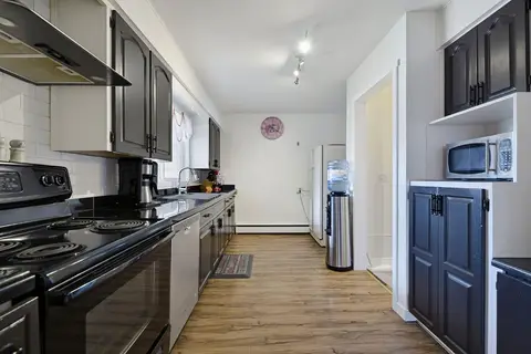 704 75 Avenue SW photo 10