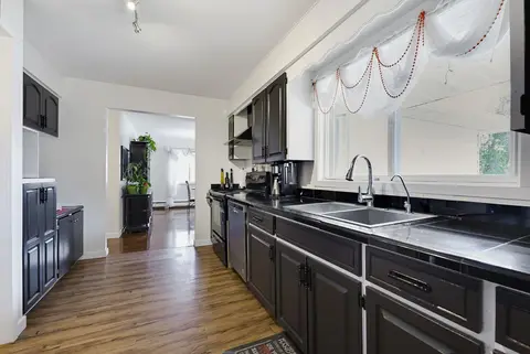 704 75 Avenue SW photo 11