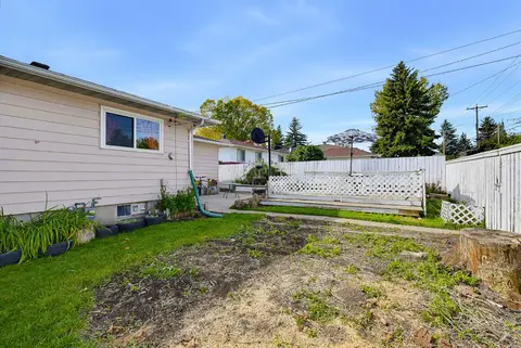 704 75 Avenue SW photo 22