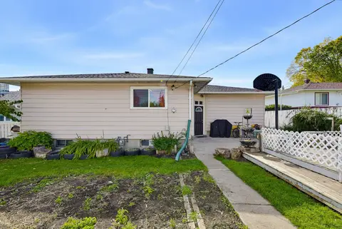 704 75 Avenue SW photo 23