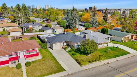 704 75 Avenue SW photo 24