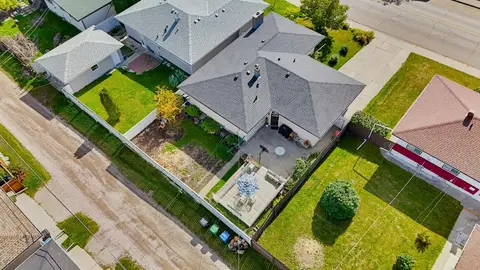 704 75 Avenue SW photo 26
