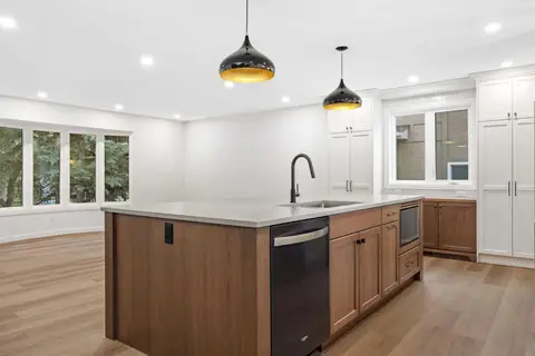 124 Canterbury Drive SW photo 10