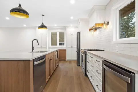 124 Canterbury Drive SW photo 11