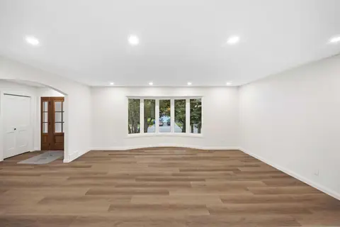 124 Canterbury Drive SW photo 13