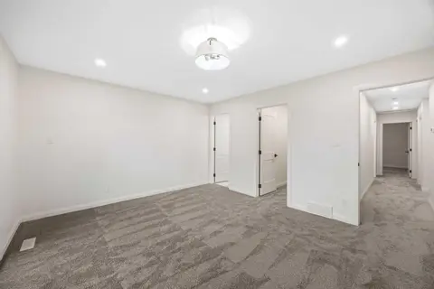 124 Canterbury Drive SW photo 17
