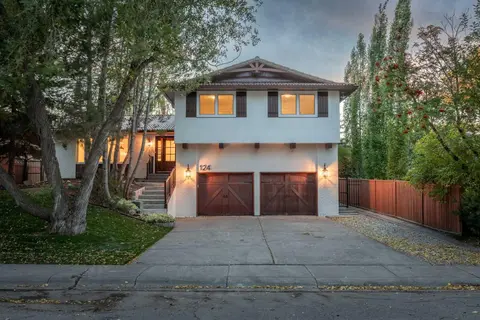 124 Canterbury Drive SW photo 2