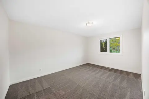 124 Canterbury Drive SW photo 20