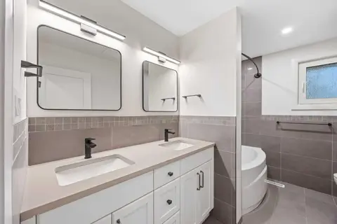 124 Canterbury Drive SW photo 22