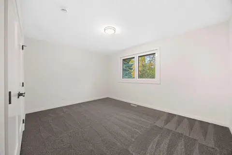 124 Canterbury Drive SW photo 23