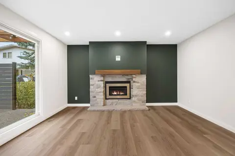 124 Canterbury Drive SW photo 27