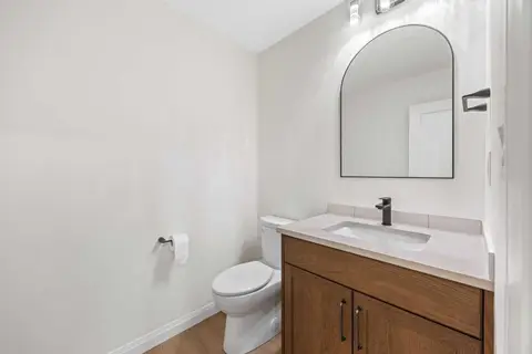 124 Canterbury Drive SW photo 29