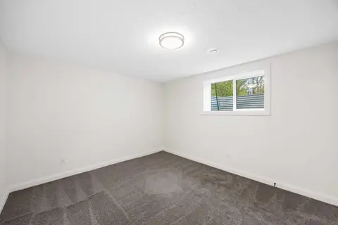 124 Canterbury Drive SW photo 31