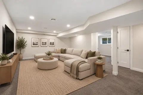 124 Canterbury Drive SW photo 32