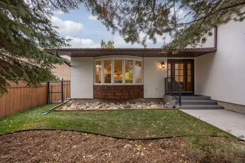 124 Canterbury Drive SW photo 33