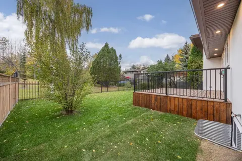 124 Canterbury Drive SW photo 34