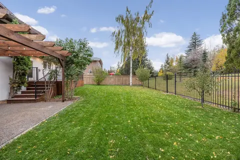 124 Canterbury Drive SW photo 35