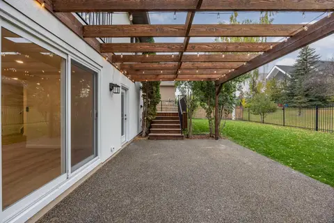 124 Canterbury Drive SW photo 36