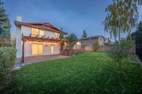 124 Canterbury Drive SW photo 42