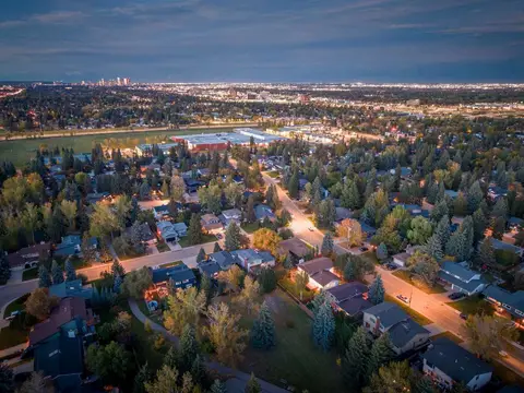 124 Canterbury Drive SW photo 49