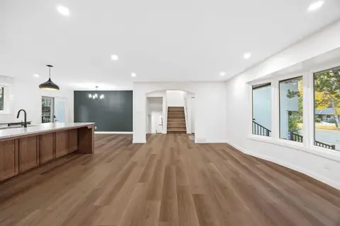 124 Canterbury Drive SW photo 5