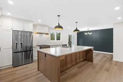 124 Canterbury Drive SW photo 8