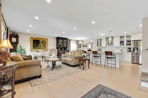 10411 Maplecreek Drive SE photo 3