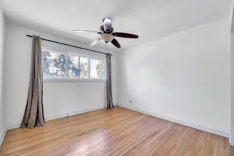 70 Fairview Crescent SE photo 17