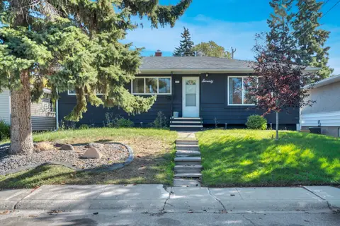 70 Fairview Crescent SE photo 32