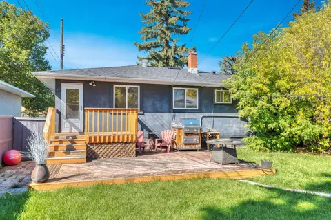 70 Fairview Crescent SE photo 35
