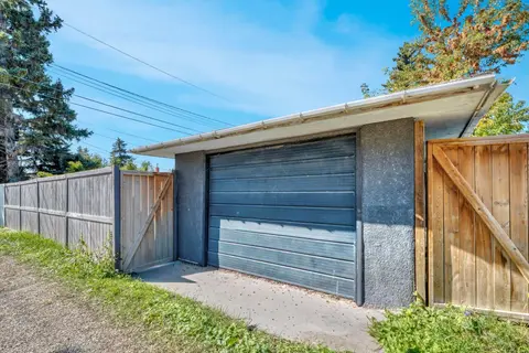 70 Fairview Crescent SE photo 36