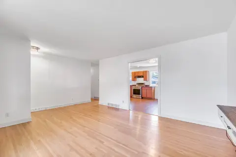70 Fairview Crescent SE photo 5