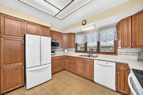 10424 2 Street SE photo 11