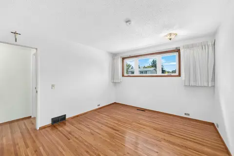 10424 2 Street SE photo 16