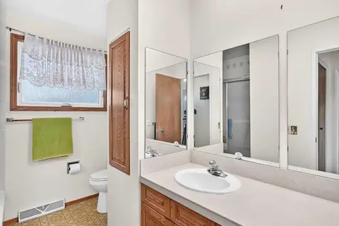 10424 2 Street SE photo 22