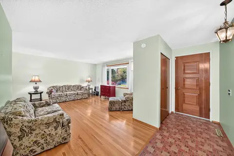 10424 2 Street SE photo 3