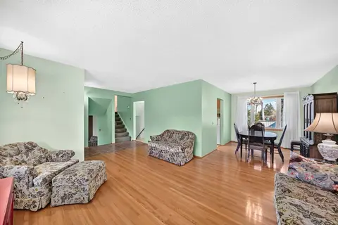 10424 2 Street SE photo 5