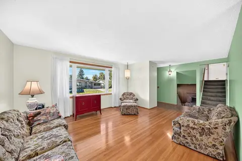 10424 2 Street SE photo 6